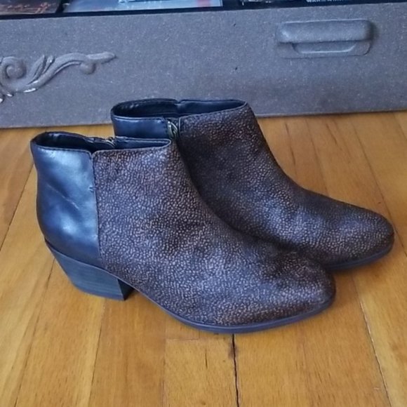 Clarks Gelata Italia Calf hair booties, sz 9 - Picture 1 of 15